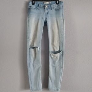 Ripped Levi's Size 3/26